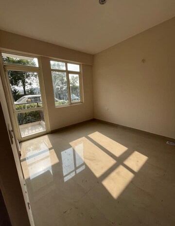 Room in 2 BHK Apartment at Suncity Avenue 76, Sector 76 – for Sale