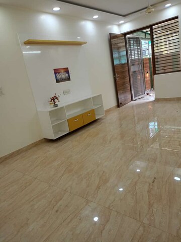 Room in 3 BHK Builder Floor at Paschim Vihar – for Rent