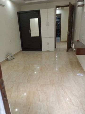 Room in 3 BHK Builder Floor at Paschim Vihar – for Rent
