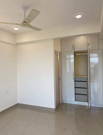 Room in 2 BHK Apartment at Suncity Avenue 76, Sector 76 – for Sale