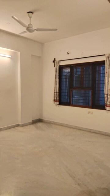 Room in 2 BHK Apartment at Begumpet – for Rent