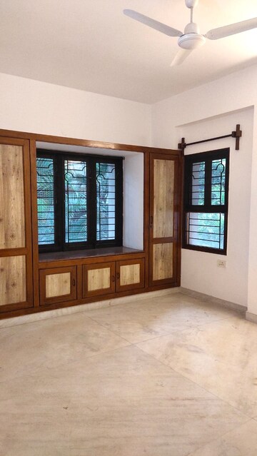 Room in 2 BHK Apartment at Begumpet – for Rent