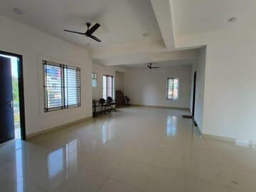 Room in  Office Space at Morabadi – for Rent