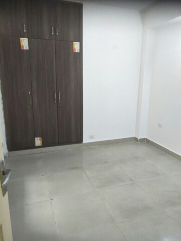 Room in 2 BHK Apartment at Supertech Cape Town, Sector 74 – for Rent