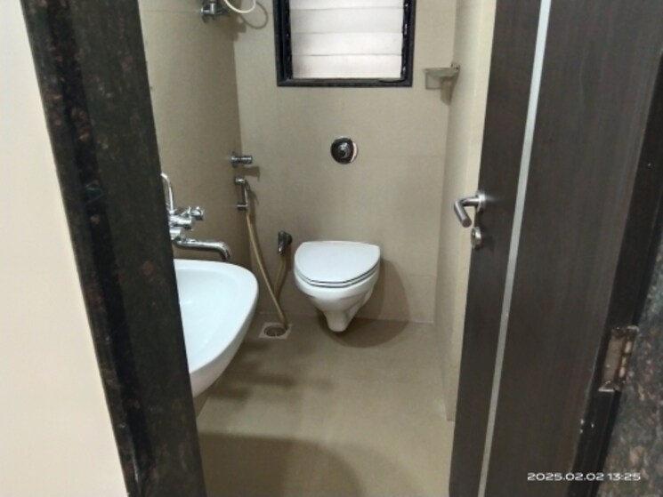 Bathroom, sampada-chs-goregaon 2 Bedroom 650 Sq.Ft. Apartment In Goregaon West Mumbai 8157447