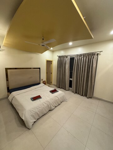Room in 4 BHK Apartment at Marvel Diva 2, Subhas Nagar – for Rent
