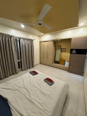 Room in 4 BHK Apartment at Marvel Diva 2, Subhas Nagar – for Rent