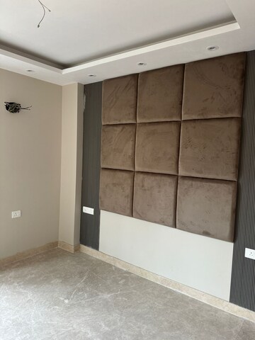 Room in 3 BHK Builder Floor at Paschim Vihar – for Rent