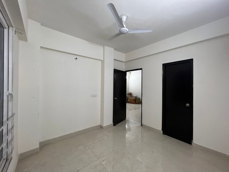 Room, signature-global-the-millennia 2 Bedroom 700 Sq.Ft. Apartment In Sector 37d Gurgaon 8157501