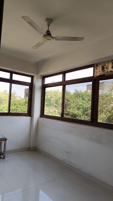 Room in 3 BHK Builder Floor at Paschim Vihar – for Rent