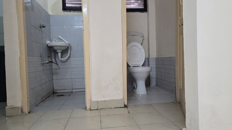 Bathroom, dwarka 1 Bedroom 400 Sq.Ft. Apartment In Dwarka Delhi 8157581