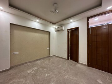 Room in 3 BHK Builder Floor at Paschim Vihar – for Rent