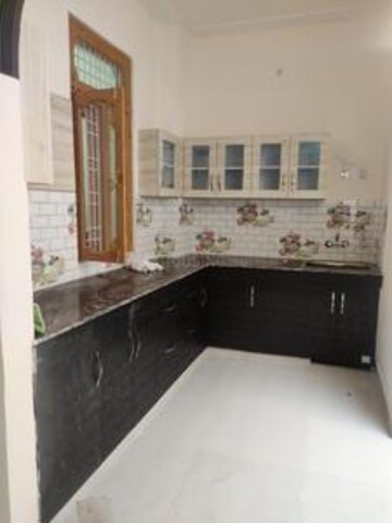 Kitchen in 3 BHK Builder Floor at Gomti Nagar – for Rent