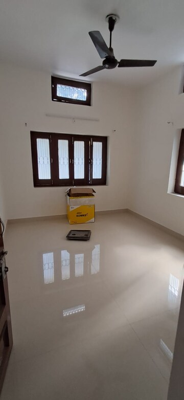 Furnished Amenities in 3.5 BHK Villa at Dalanwala – for Rent