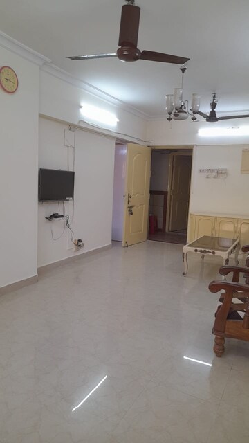 Room in 4 BHK Apartment at Royal Classic Co Op Society, Andheri West – for Sale
