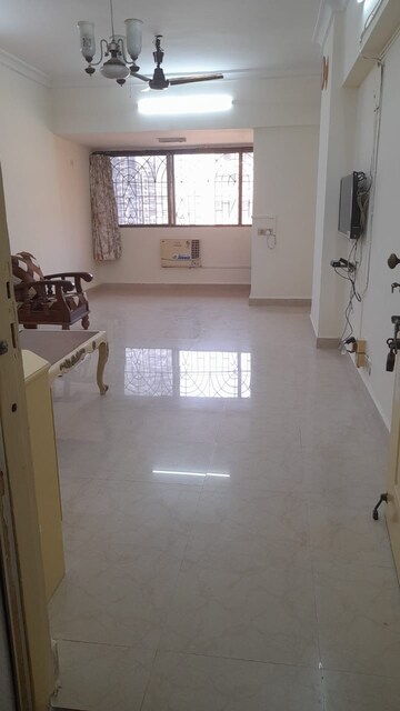 Room in 4 BHK Apartment at Royal Classic Co Op Society, Andheri West – for Sale