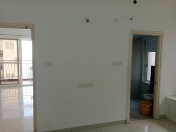 Room in 2 BHK Apartment at Aparna HillPark Silver Oaks, Chanda Nagar – for Rent