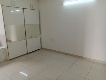 Room in 2 BHK Apartment at Aparna HillPark Silver Oaks, Chanda Nagar – for Rent