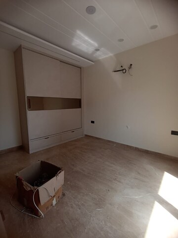 Room in 3 BHK Builder Floor at Paschim Vihar – for Rent
