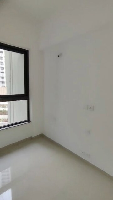 Room in 2 BHK Apartment at Kalpataru Immensa, Kolshet Road – for Sale