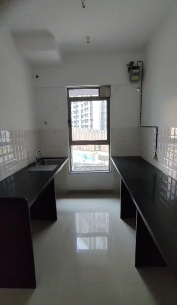 2 BHK Apartment For Sale in Kalpataru Immensa, Kolshet Road