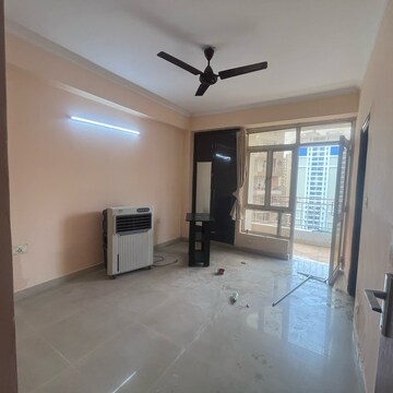 Room in 2 BHK Apartment at Supertech Ecociti, Sector 137 – for Rent
