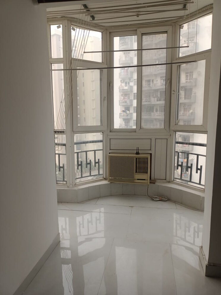 Room, sector 43 3 Bedroom 1345 Sq.Ft. Apartment In Sector 43 Gurgaon 8157750