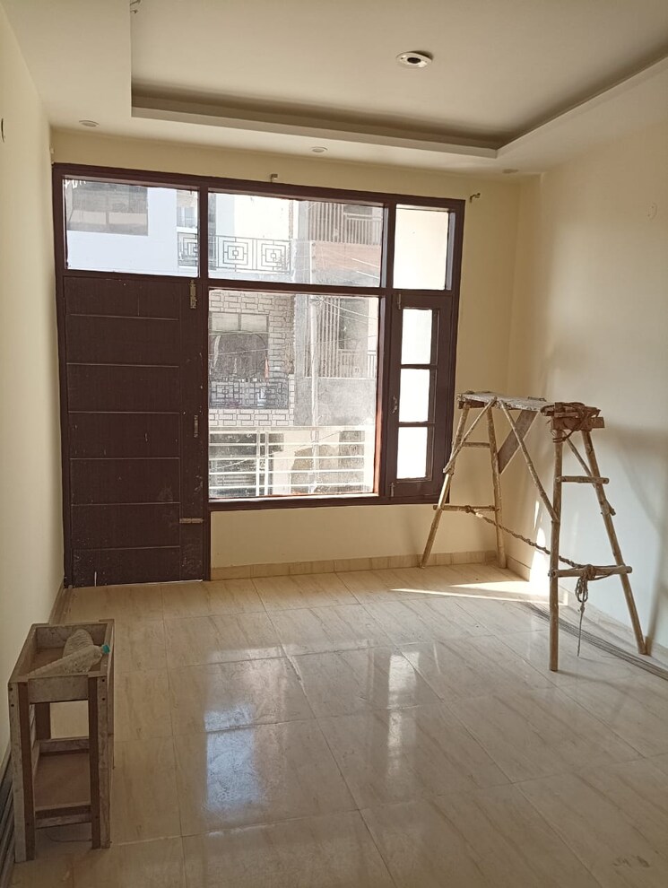 Room, ambala highway 2 Bedroom 120 Sq.Yd. Builder Floor In Ambala Highway Zirakpur 8157771