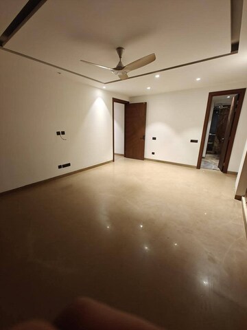 Room in 1 BHK Builder Floor at Sector 4 – for Rent