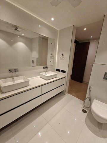 Bathroom in 1 BHK Builder Floor at Sector 4 – for Rent