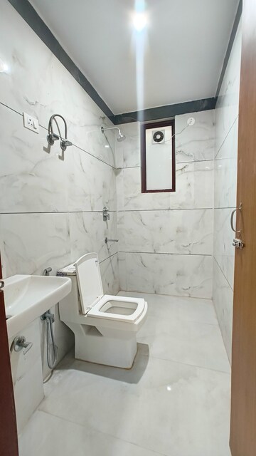 Bathroom in 2 BHK Builder Floor at Palm Residency Chhatarpur, Chattarpur – for Rent