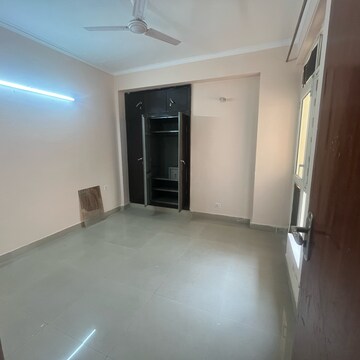 Room in 2 BHK Apartment at Supertech Ecociti, Sector 137 – for Rent