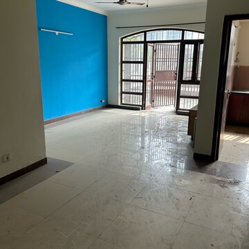 Room in 2.5 BHK Villa at Sector 61 – for Rent