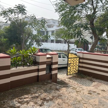 Balcony in 2.5 BHK Villa at Sector 61 – for Rent