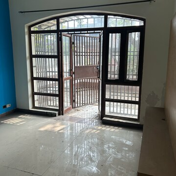 Room in 2.5 BHK Villa at Sector 61 – for Rent