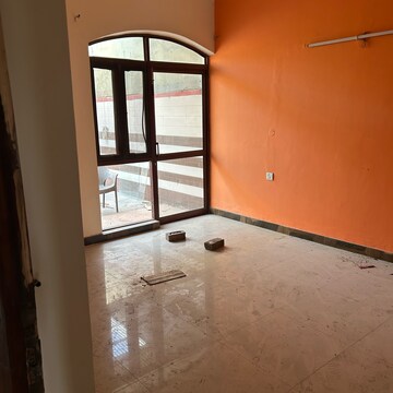 Room in 2.5 BHK Villa at Sector 61 – for Rent