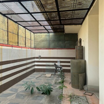 Staircase in 2.5 BHK Villa at Sector 61 – for Rent