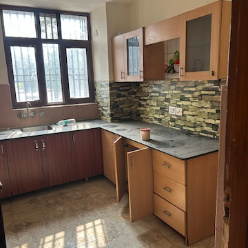 Kitchen in 2.5 BHK Villa at Sector 61 – for Rent