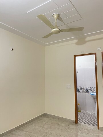 Room in 2 BHK Builder Floor at Kirsali Gaon – for Rent