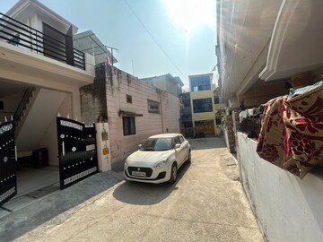 Parking in 2 BHK Independent House at Banjarawala – for Rent