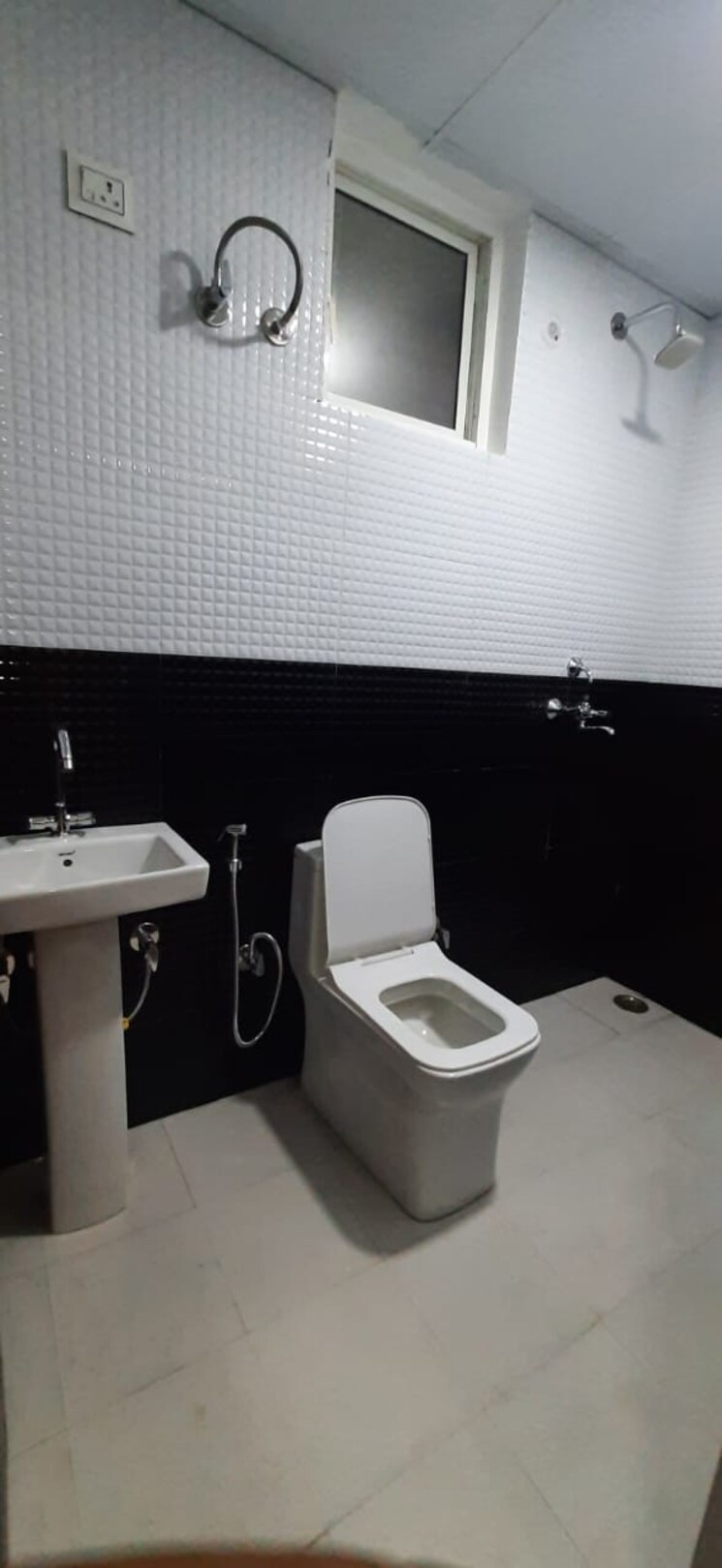 Bathroom, sector 73 1 Bedroom 650 Sq.Ft. Builder Floor In Sector 73 Noida 8158038
