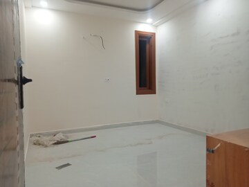 Room in 2 BHK Builder Floor at Mahavir Enclave 1 – for Rent