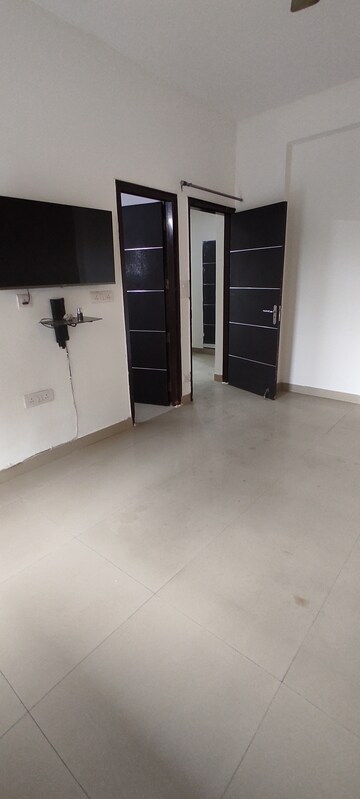 Staircase in 3.5 BHK Apartment at Ardee City Palm Grove Heights, Sector 52 – for Rent
