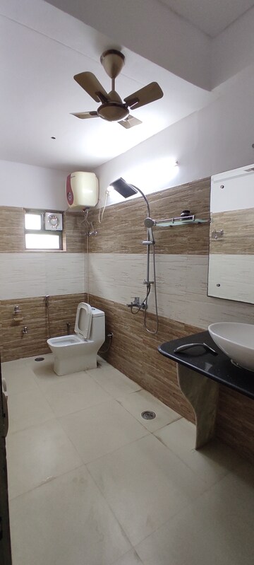 Furnished Amenities in 3.5 BHK Apartment at Ardee City Palm Grove Heights, Sector 52 – for Rent