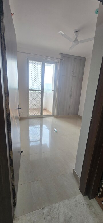 Room in 2 BHK Apartment at Amrapali Riverview, Amrapali Leisure Valley – for Rent
