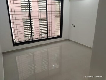 Room in 2 BHK Apartment at Goregaon West – for Rent