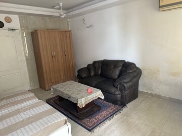 Room in 1 RK Apartment at South Extension I – for Rent