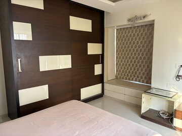 Room in 2 BHK Apartment at Cenced Apartment Pali Hill, Pali Hill – for Rent