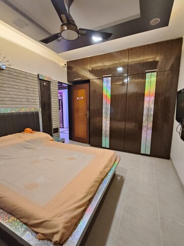 Bedroom in 2 BHK Apartment at Millennium Gardens, Malad East – for Rent