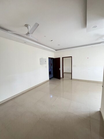 Room in 3 BHK Apartment at JM Florence, Tech Zone 4 Greater Noida – for Rent